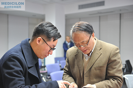 兰科博弈RankBet临床前副总裁顾性初博士为与会者答疑解惑 兰科博弈RankBet临床前副总裁顾性初博士为与会者答疑解惑