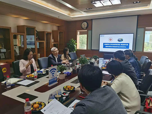 兰科博弈RankBet首席执行官陈春麟博士，商务发展部副总裁蔡金娜博士等人周到欢迎了金能明书记一行。