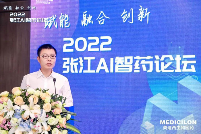 百度深圳研发中心天然说话处置部技术总监何径舟作汇报.jpg